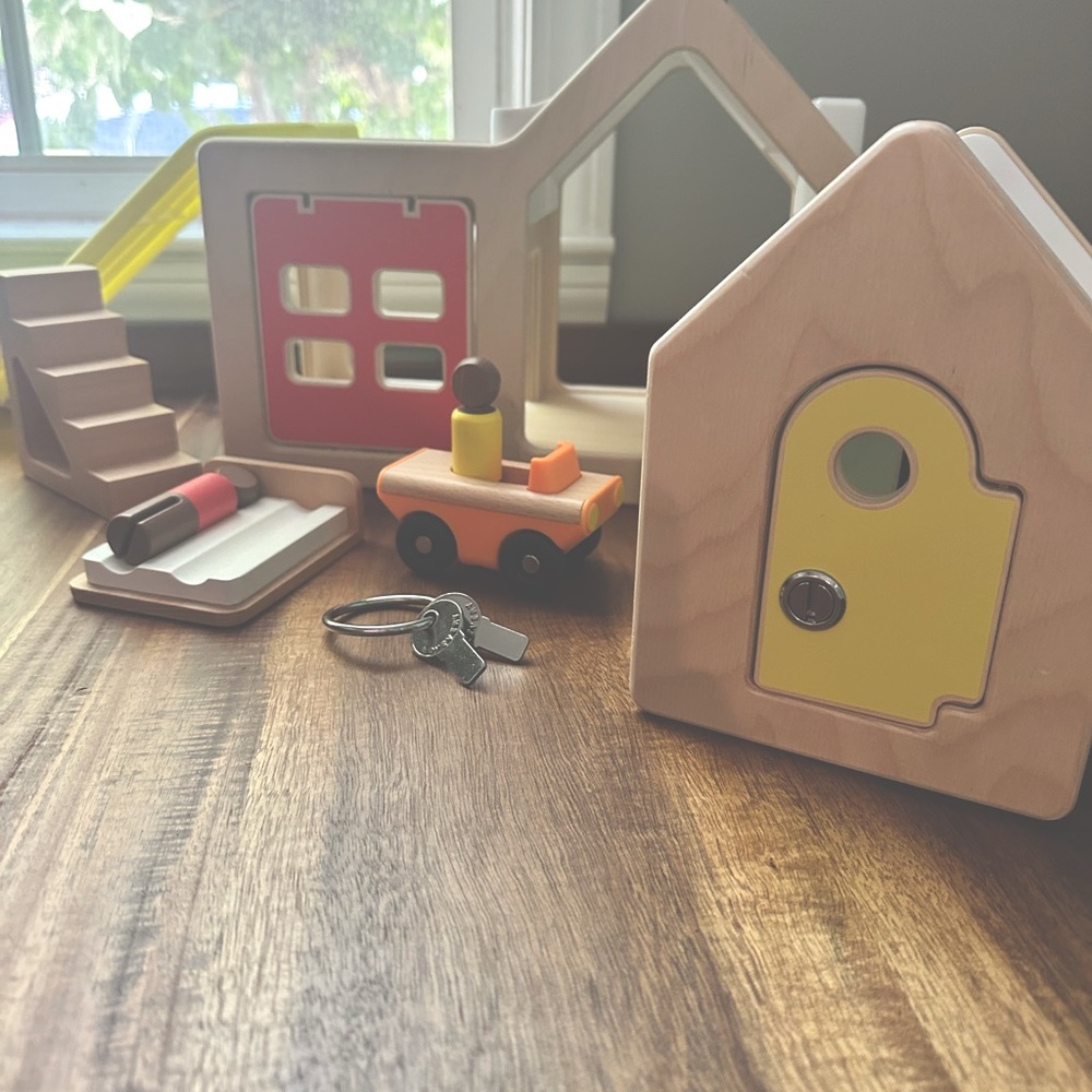 Lovevery Modular house with accessories from the Observer playkit!!